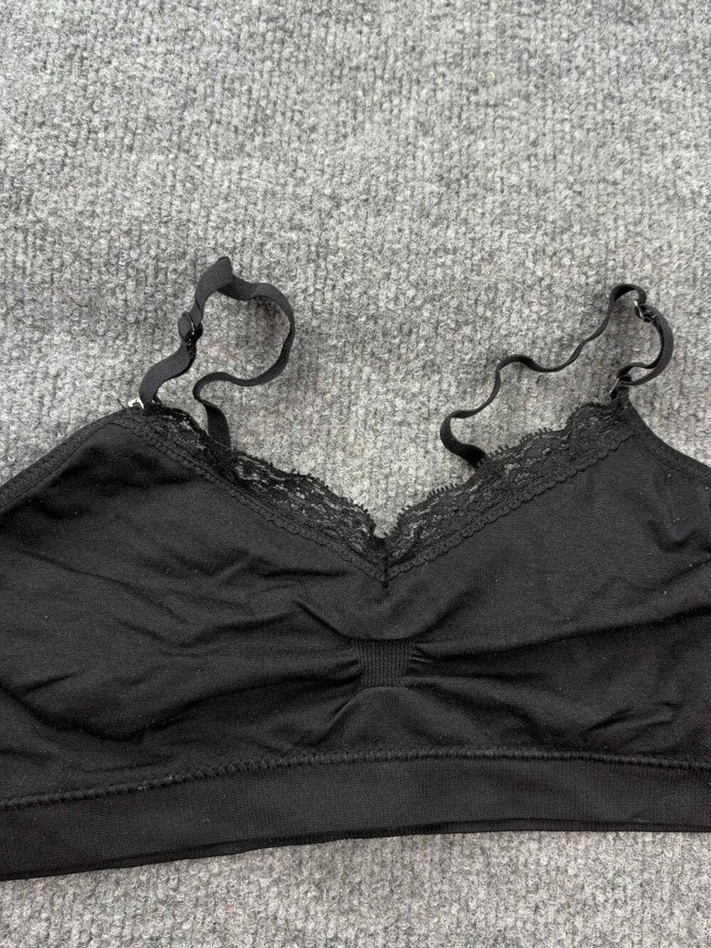 Coobie 9042 Seamless Bra One Size Black Wirefree Lace Trim V-Neck Bralette